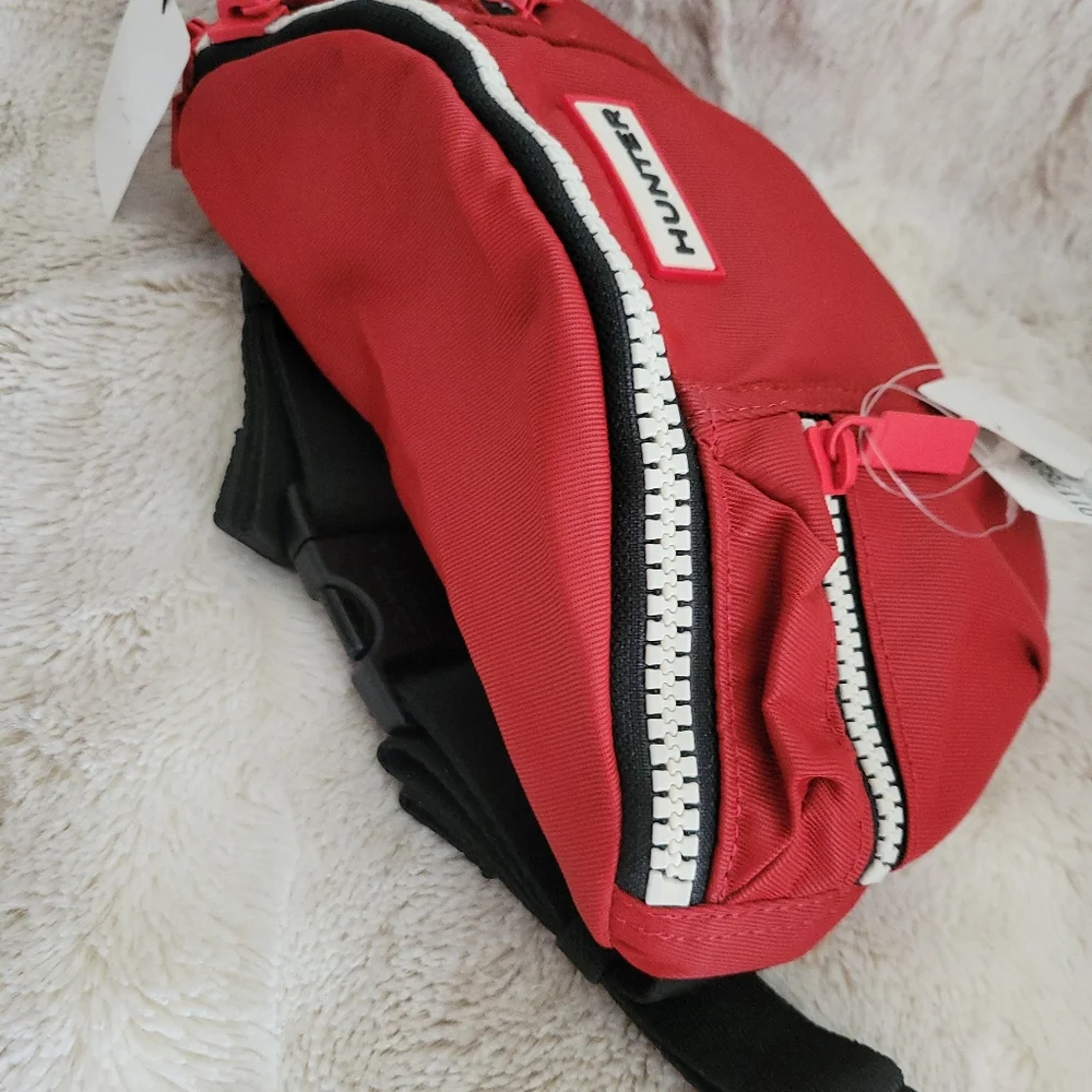 NWT. Hunter Red Belt Body Bag - Picture 2 of 4